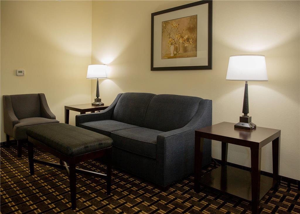 Evangeline Downs Hotel, Ascend Hotel Collection Opelousas Room photo