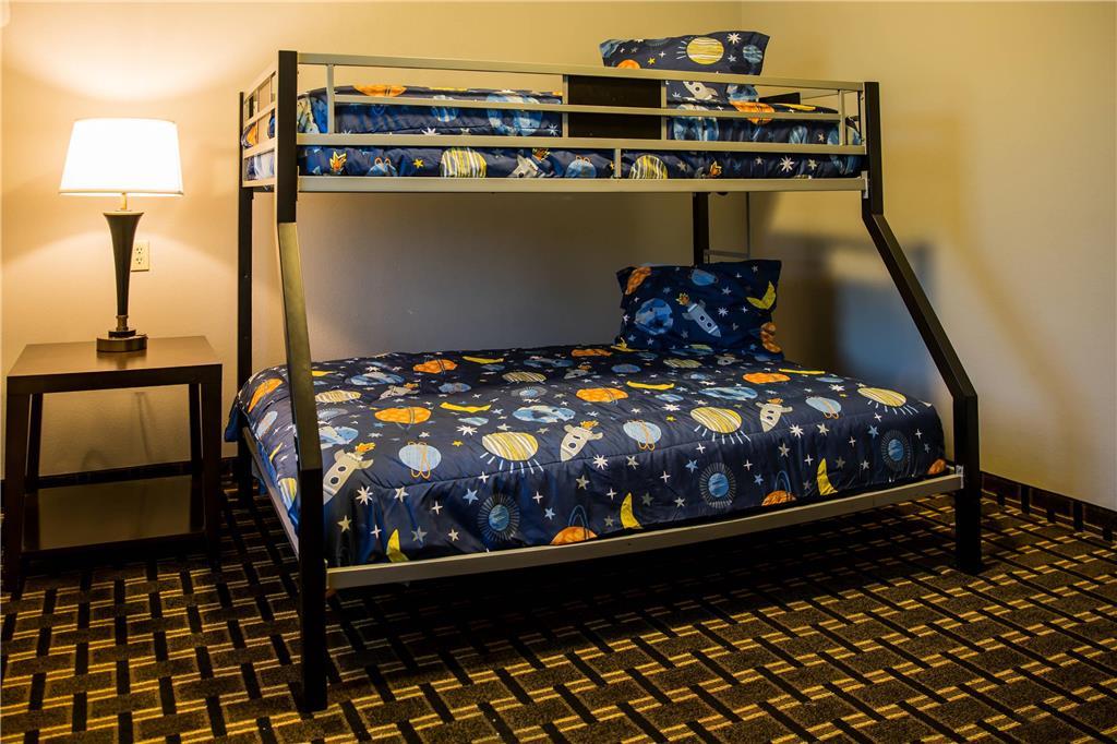 Evangeline Downs Hotel, Ascend Hotel Collection Opelousas Room photo