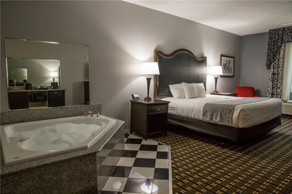 Evangeline Downs Hotel, Ascend Hotel Collection Opelousas Room photo