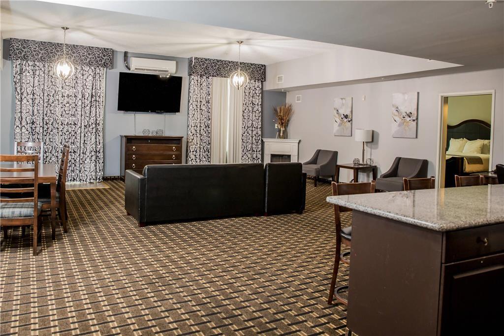 Evangeline Downs Hotel, Ascend Hotel Collection Opelousas Room photo