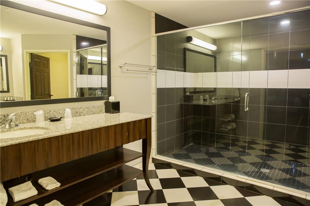 Evangeline Downs Hotel, Ascend Hotel Collection Opelousas Room photo